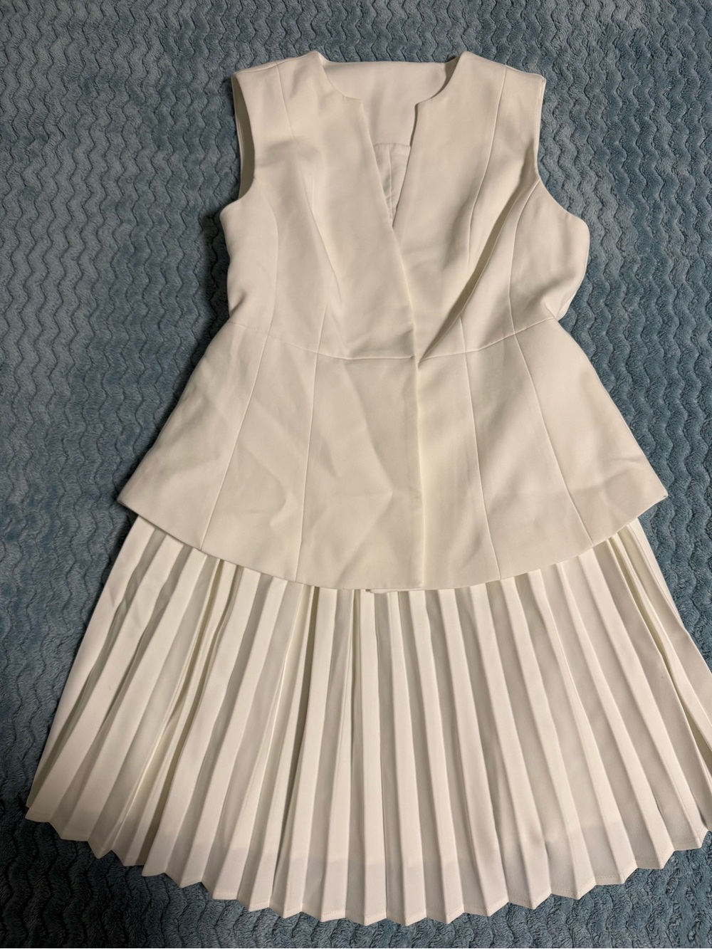 Commense NWOT White Sleeveless Pleated Dress